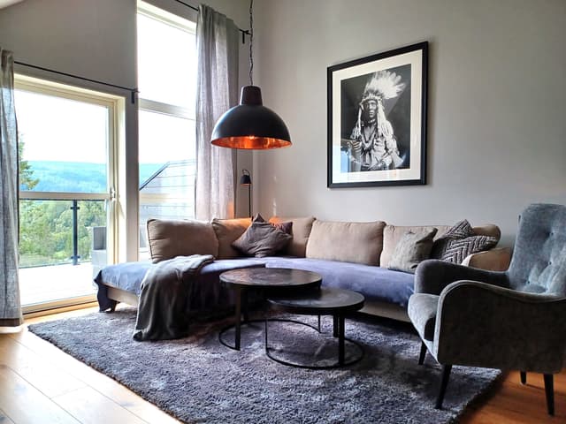 Ski-in/ski-out-parhus i Björnen Sadeln med öppen spis och privat bastu