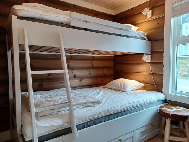 Ski in/ski out-parhus i Björnen Sadeln med öppen spis och privat bastu