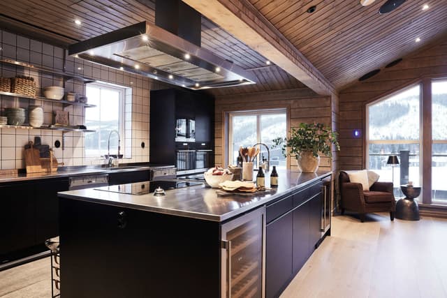 Fjällvilla på 360 kvm i Åre, 600 m från Åre torg, med skidbusshållplats och bastu för upp till 20