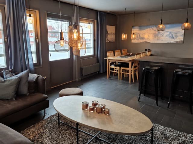Ski in/ski out-lägenhet i centrala Åre med privat bastu och södervänd uteplats vid backen