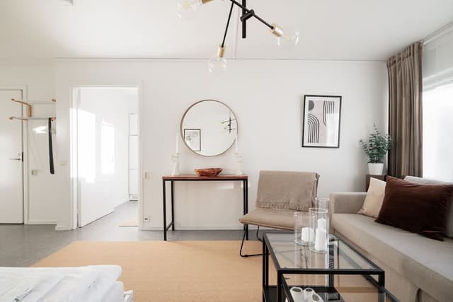 Studio in Södermalm with kitchen, bathroom, coffee machine and 140 cm sofa bed