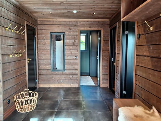 Modern ski-lägenhet i Sadeln med privat bastu, uteplats, skidförråd och två parkeringsplatser