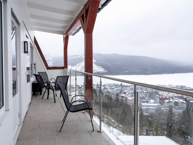 Lägenhet med dalutsikt i skidorten