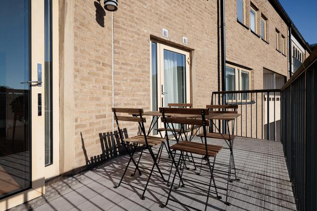 Balkongutsikt från modern SoFo-lägenhet i Södermalm, Stockholmsstad