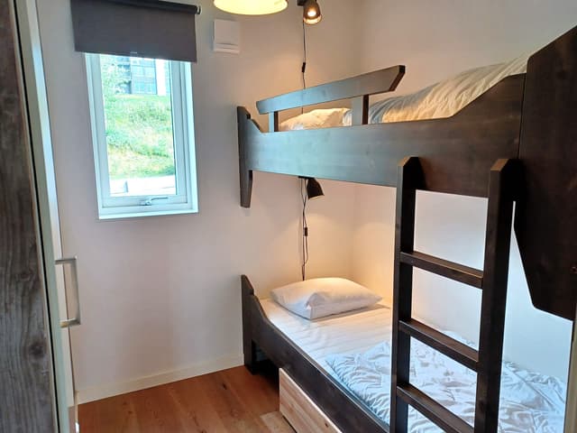 Ski-in/ski-out-parhus i Björnen Sadeln med öppen spis och privat bastu