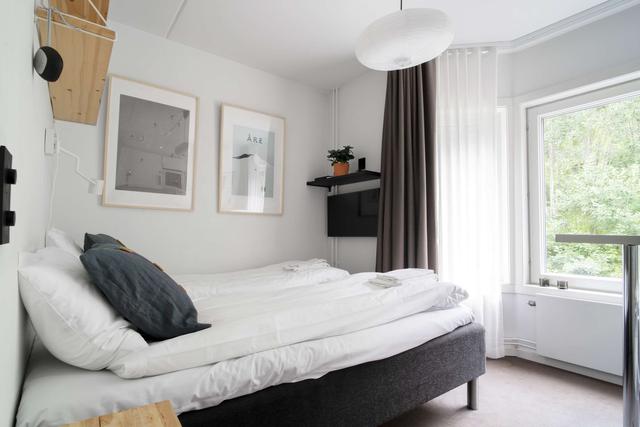 Mysigt vardagsrum i Åre skidstuga, Modernt kök i Åre semesterhem, Spa-liknande badrum i Åre