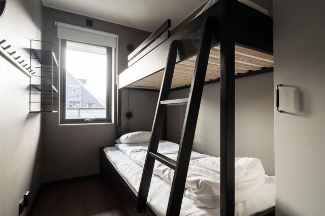 Living room in central Åre apartment with large windows