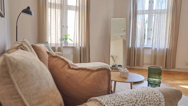 Interiör av ljus tvåsovrumslägenhet i centrala Östersund