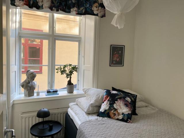 Cozy Stockholm studio with modern amenities in Old Town.