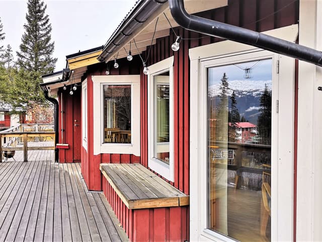 Semi-detached apartment in Björnen near ski lift and slopes, with south-facing patio and open living space