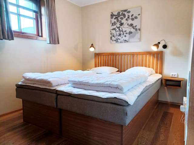 Fristående stuga i Åre Strand, Åre, med södervänd uteplats och öppen spis nära liftar och sjön