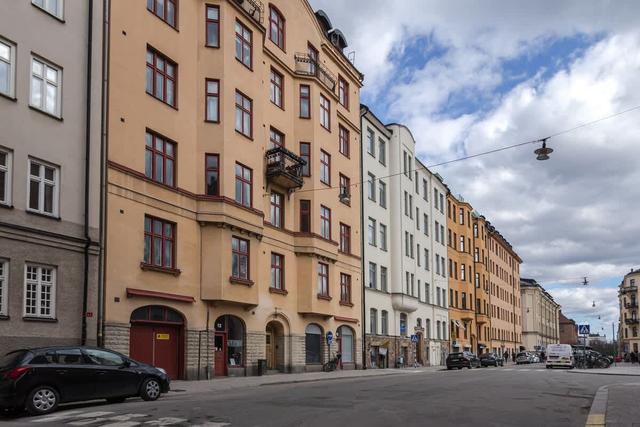 Two-bedroom apartment with private balcony overlooking courtyard in Vasastan, Stockholm