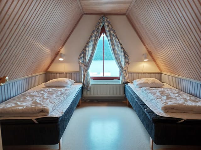 Skidlägenhet nära VM8 med bastu och balkong med sjöutsikt, 10 min promenad till centrum