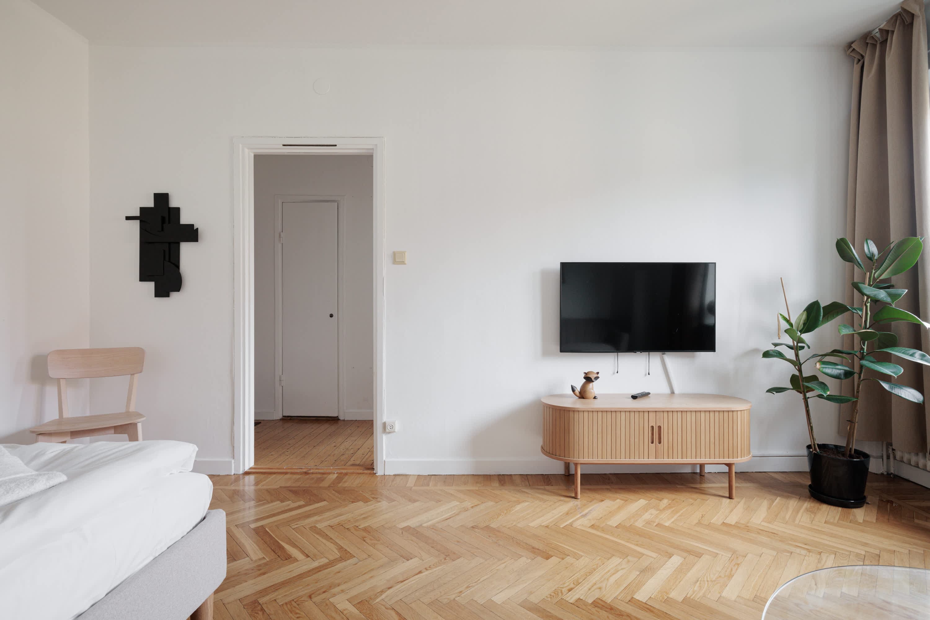Cozy studio in Sundbyberg with green parks view