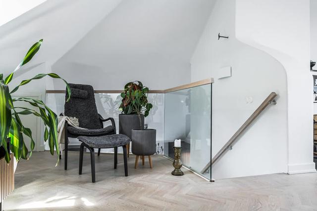 Södermalm Stockholmslägenhet med privat balkong och stadssilhuettutsikt