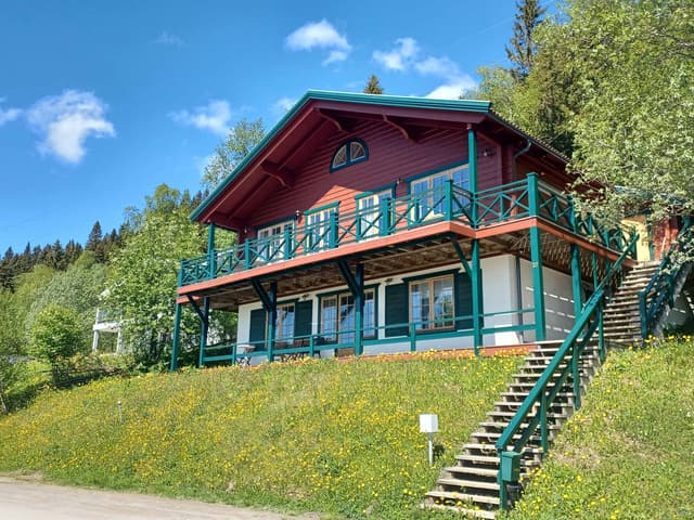 Rymlig lägenhet i Åre med södervänd uteplats med sjöutsikt, privat bastu och skidförråd
