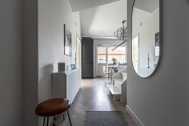 Södermalm Stockholmslägenhet med privat balkong och stadssilhuettutsikt