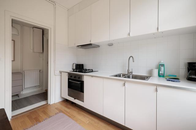 Ljust studiointeriör i St. Eriksplan nära Rörstrandsvägen.