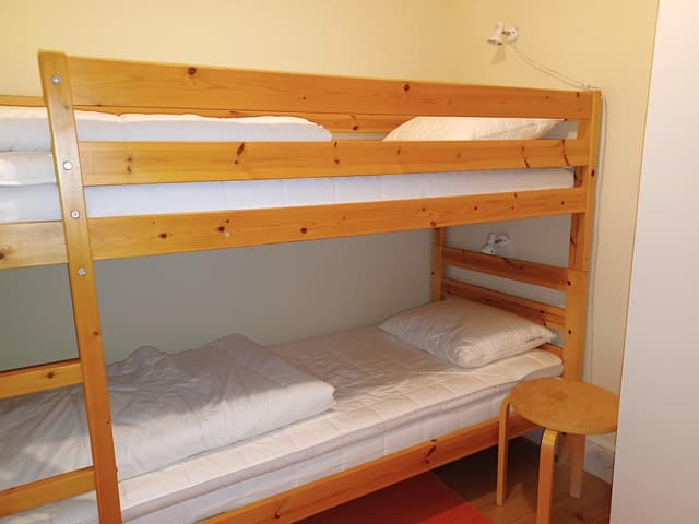 Spacious apartment in Åre with south-facing lake-view patio, private sauna, and ski storage