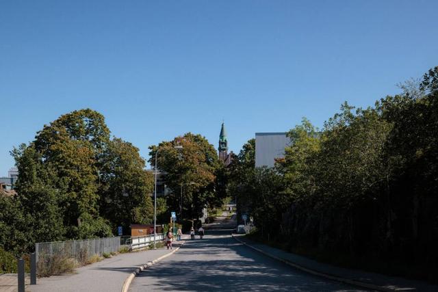 Skandinavisk studio med utsikt över Stockholms inlopp