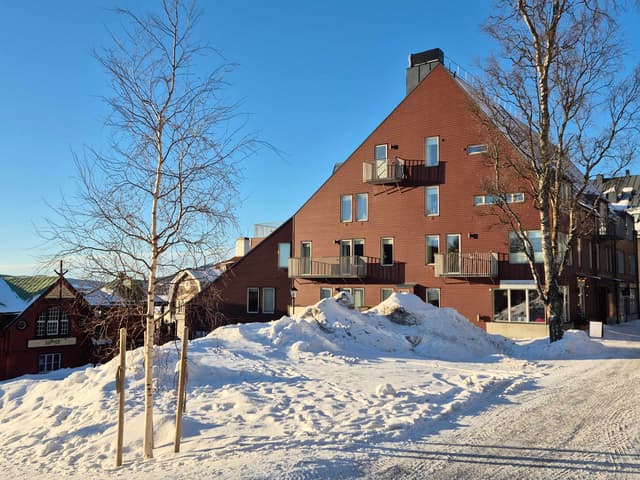 Modern etagelägenhet i centrala Åre med sjöutsikt, takterrass och privat bastu nära skidliftar