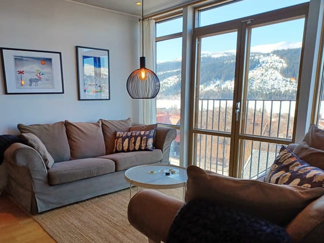Ljus lägenhet i Åre med sjö- och fjällutsikt, nära Bergbanan och skidområdet
