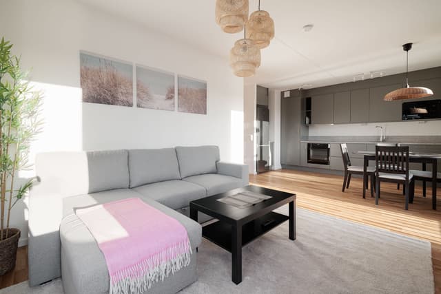 Master bedroom i en ljus lägenhet i Huvudsta, Stockholm