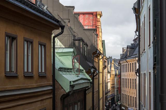 Mysig vardagsrumsdel med skandinavisk design i Gamla Stan