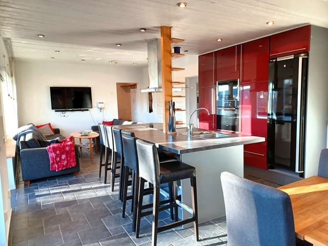 120 sqm apartment in Åre for 16 guests with south-facing balcony, open-plan kitchen and two private saunas