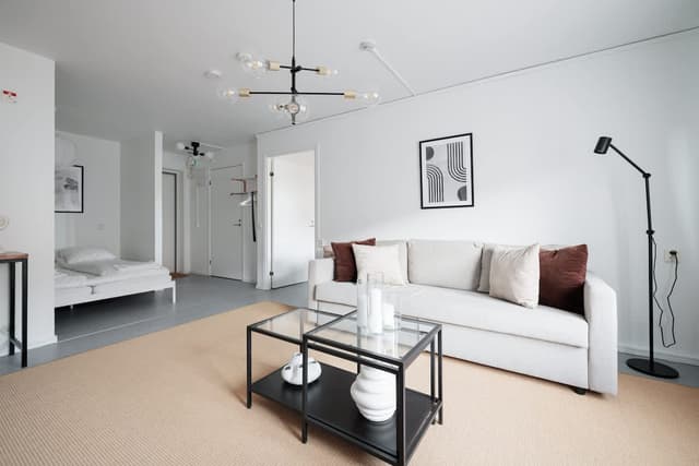 Mysig studio med bäddsoffa, dubbelsäng, pentry och badrum i SoFo, Södermalm.