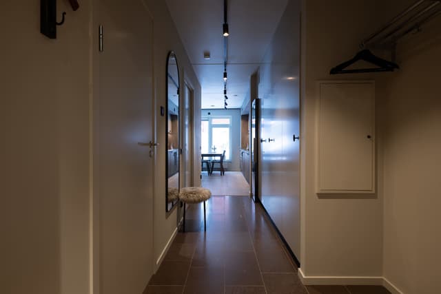 Interiör av Åre-lägenhet med privat bastu, gemensam lounge och skidförråd