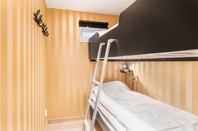 Ski apartment near VM6 and Kabinbanan lifts with patio, dishwasher, ski storage and free parking