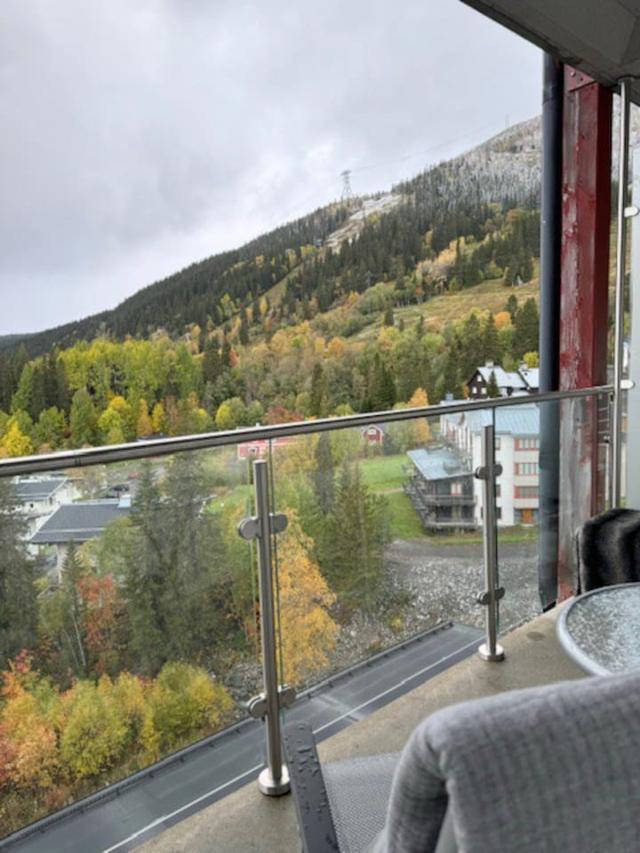 Living room with sofa bed in Åre's TOTT building.