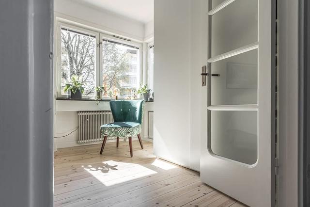 Södermalm Stockholmslägenhet med privat balkong och stadssilhuettutsikt