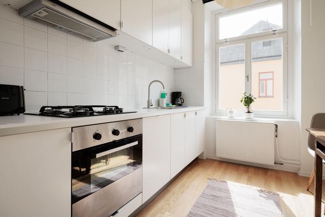 Ljust studiointeriör i St. Eriksplan nära Rörstrandsvägen.