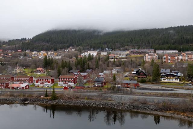 Åre skidhus exteriör, vy från balkong, bastu interiör, privat parkering