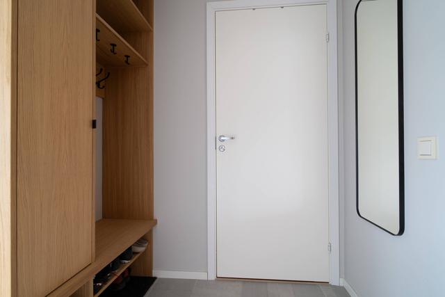 Mysigt vardagsrum i Åre-lägenhet, modern matplats och kök, master sovrum och sovrum 2