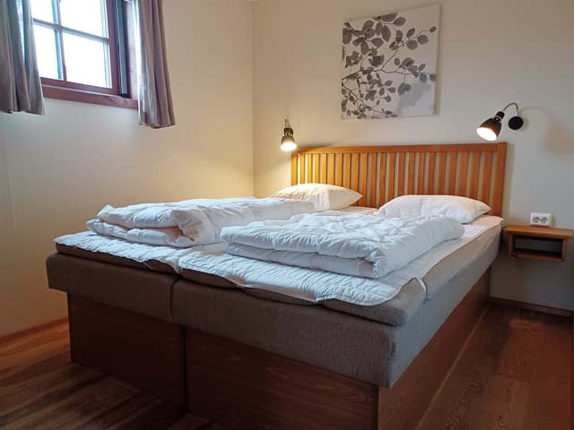 Detached lakeside cabin with patio and fireplace in Åre Strand, near Åre village centre and ski slopes