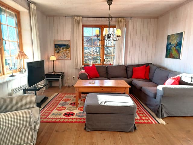 Rymlig lägenhet i Åre med södervänd uteplats med sjöutsikt, privat bastu och skidförråd