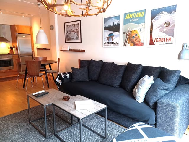 Apartment in central Åre near ski slopes and village square, with ski storage and garage parking
