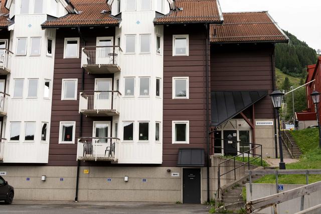 Mysigt vardagsrum i Åre-lägenhet, modern matplats och kök, master sovrum och sovrum 2