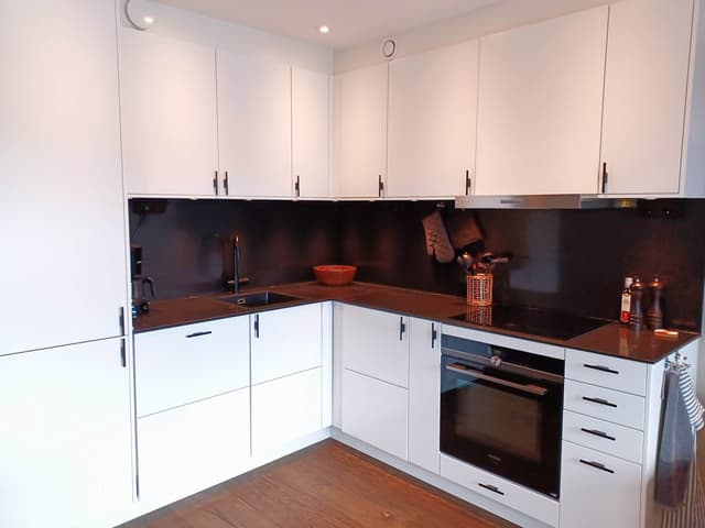 Compact apartment in Åre with enclosed balcony, outdoor parking and EV charging near town centre