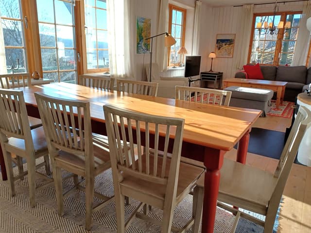 Rymlig lägenhet i Åre med södervänd uteplats med sjöutsikt, privat bastu och skidförråd