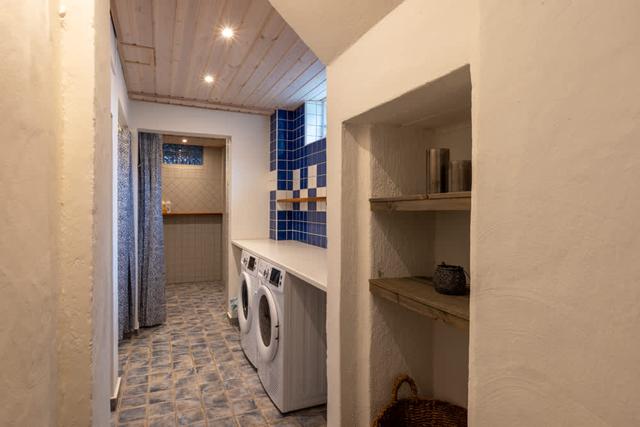 Åre skidhus exteriör, vy från balkong, bastu interiör, privat parkering