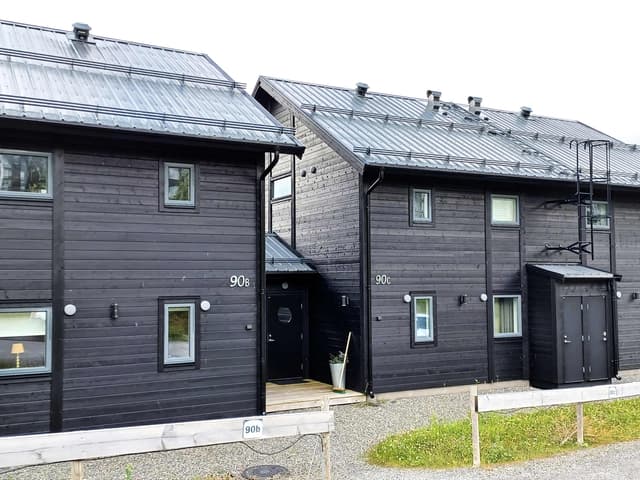 Ski-in/ski-out-parhus i Björnen Sadeln med öppen spis och privat bastu