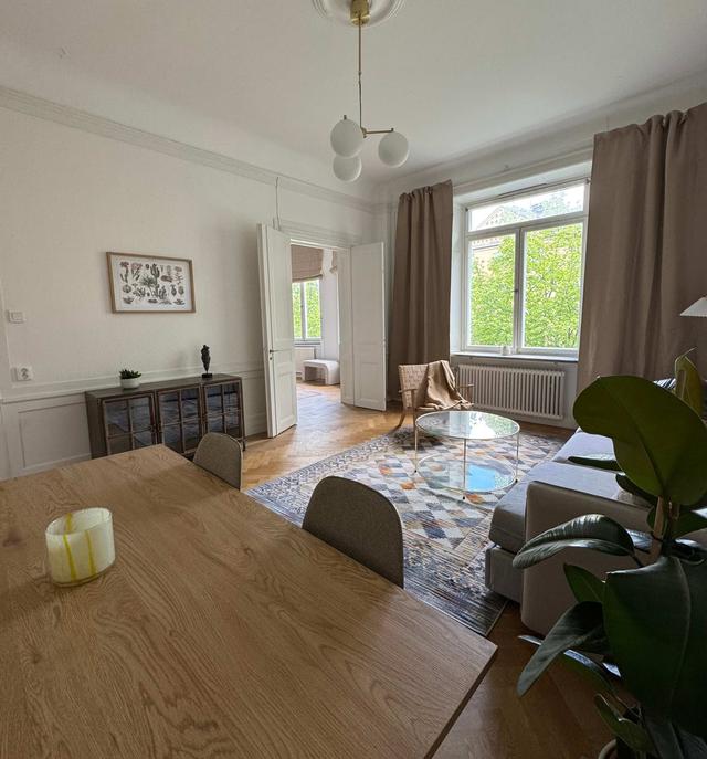 Stilrent vardagsrum i mysig lägenhet på St Eriksplan, Stockholm