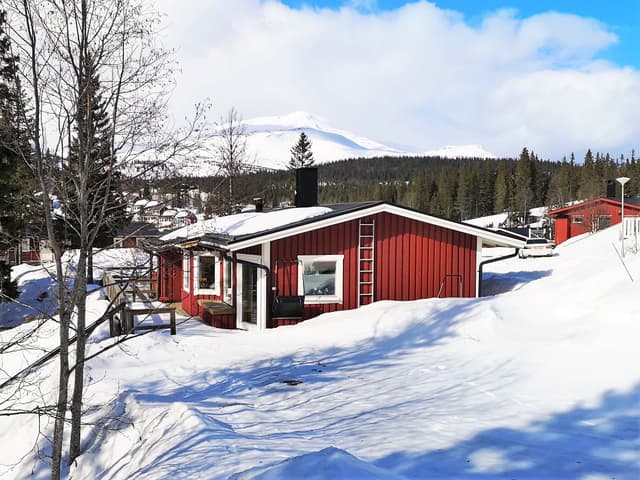Semi-detached apartment in Björnen near ski lift and slopes, with south-facing patio and open living space