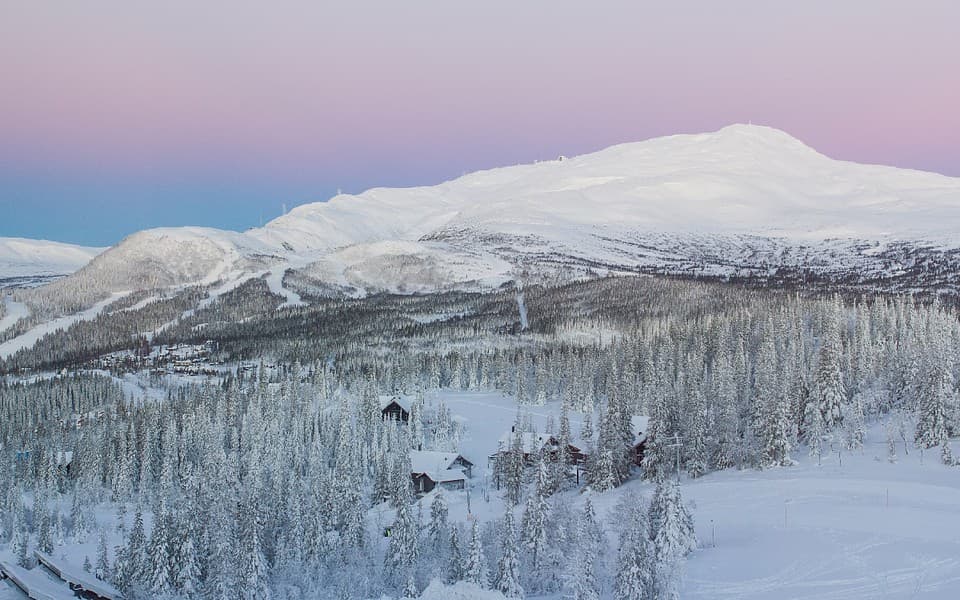 How many people live in Åre?