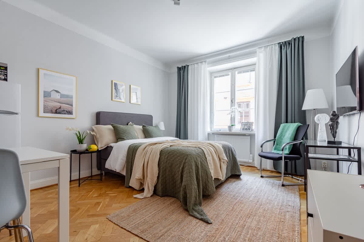 1930s studio apartment in Södermalm with vintage charm, near cafes, bars and metro access.