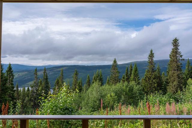 Björnen area apartment with lake and mountain views.